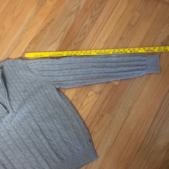 Men’s IZOD Grey Cable Knit Long Sleeved Sweater - Picture 7 of 8